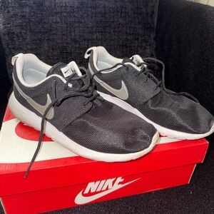 Nike Roshe One Sneakers